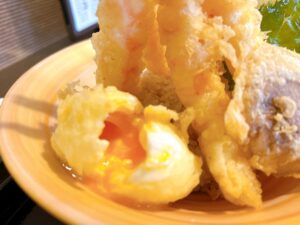 可児市｜美味しい天ぷらはプロにおまかせ！とろ～りたまごの海老天丼