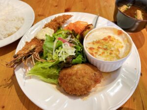 多治見市｜箸を入れたらじゅわ～っ。肉汁あふれるハンバーグ