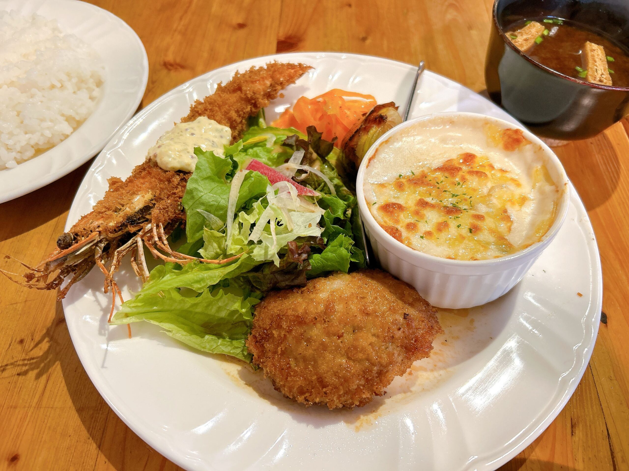 多治見市｜箸を入れたらじゅわ～っ。肉汁あふれるハンバーグ