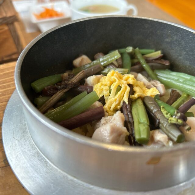 可児市｜週末だけのお楽しみ。人気カフェでいただく釜めしランチ