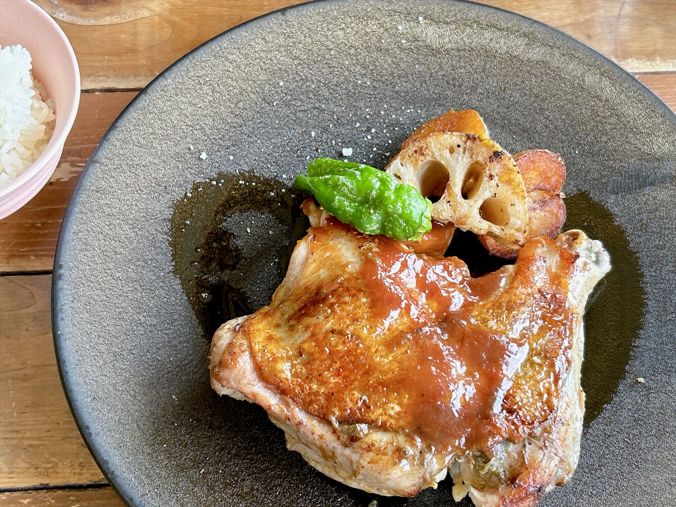 瑞浪市｜皮はパリっと！身はジューシー。人気食堂でいただく骨つきチキン